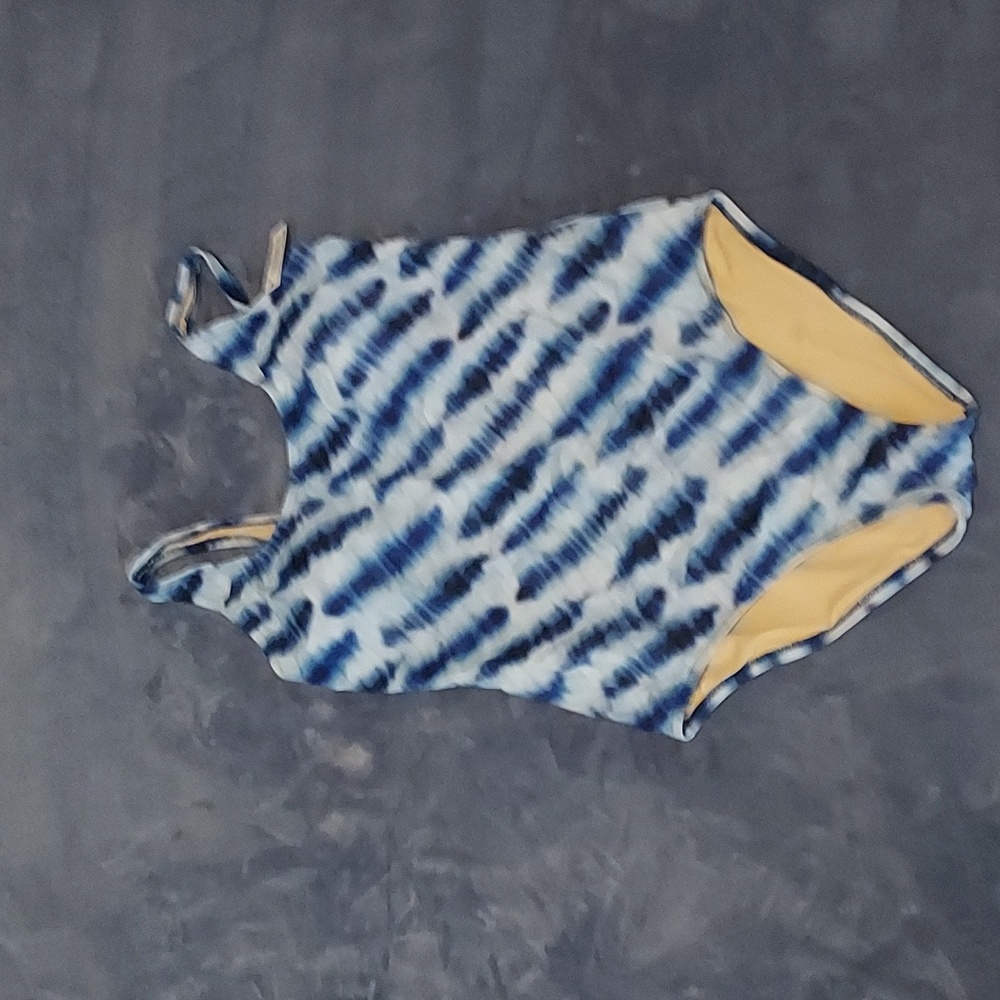 Amazon Essentials One Piece Women's Swim Suit, blue and white - Large